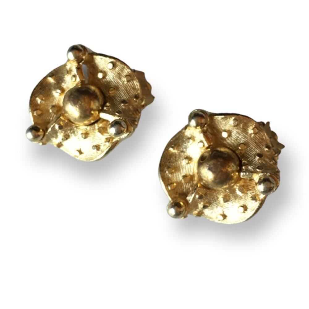 Vintage gold tone poppy flower clip on earrings